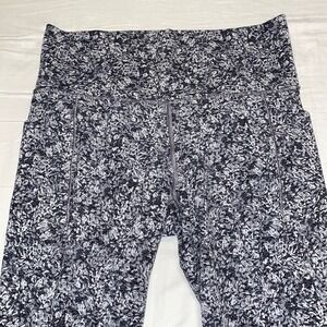 Size M Athleta "salutation stash 7/8" leggings‎